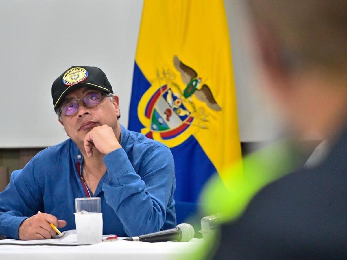Cese al fuego termina pero Petro suspende ataques y lanza plan de transformación territorial