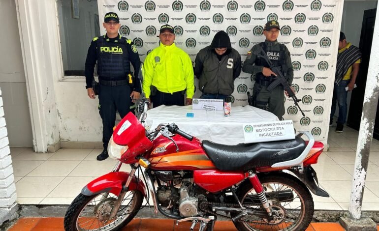 En plena acción fue capturado sujeto que hacía propaganda de grupo armado en La Plata