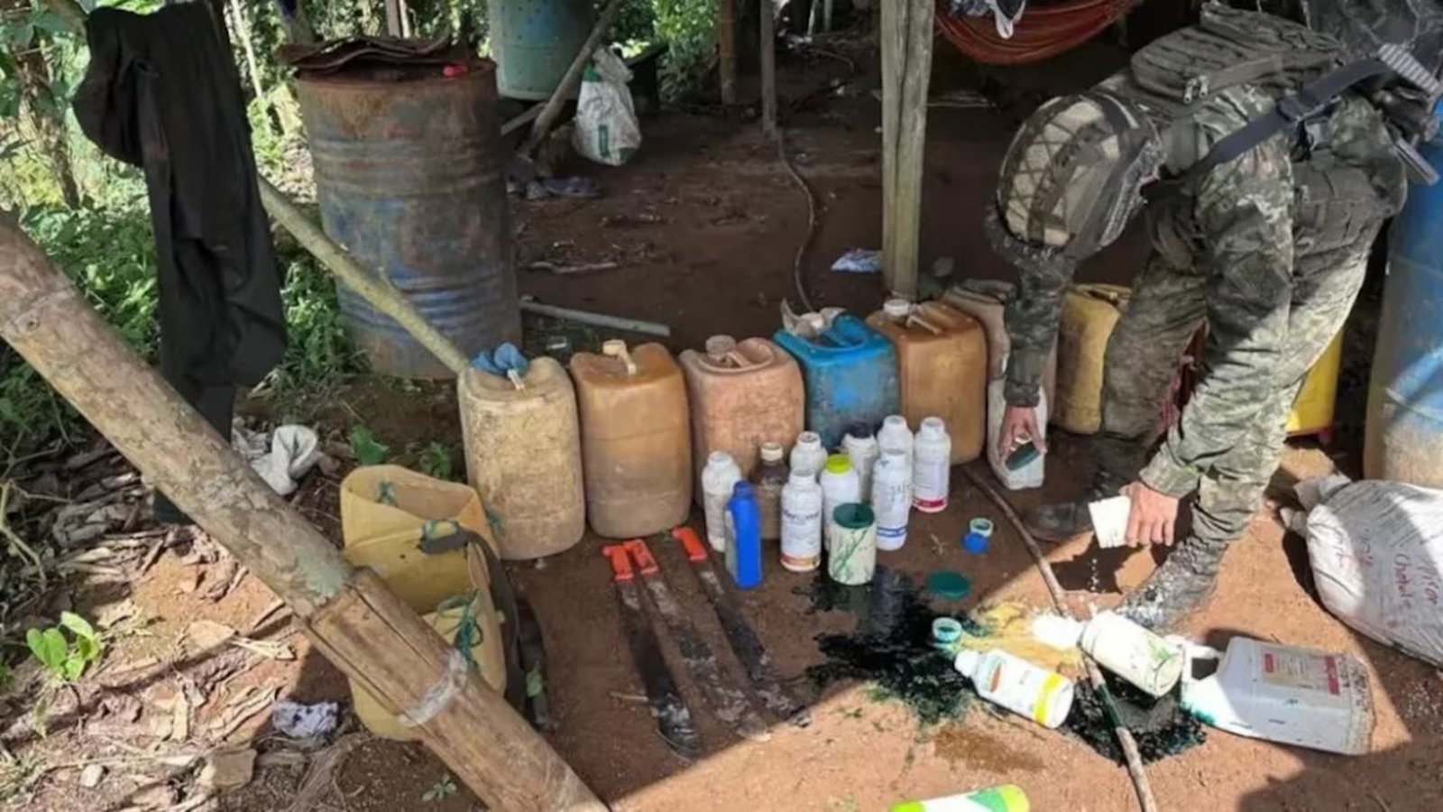Ejército Nacional destruye laboratorios de cocaína en Antioquia