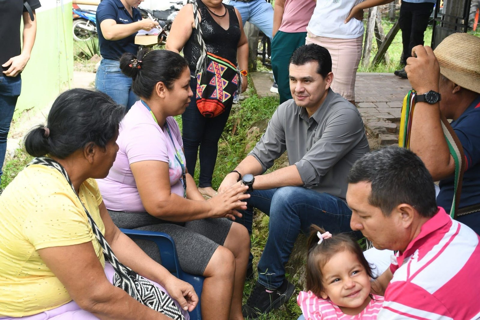 Alcalde Germán Casagua sigue cumpliendo: tractor agrícola para fortalecer el agro indígena en Neiva