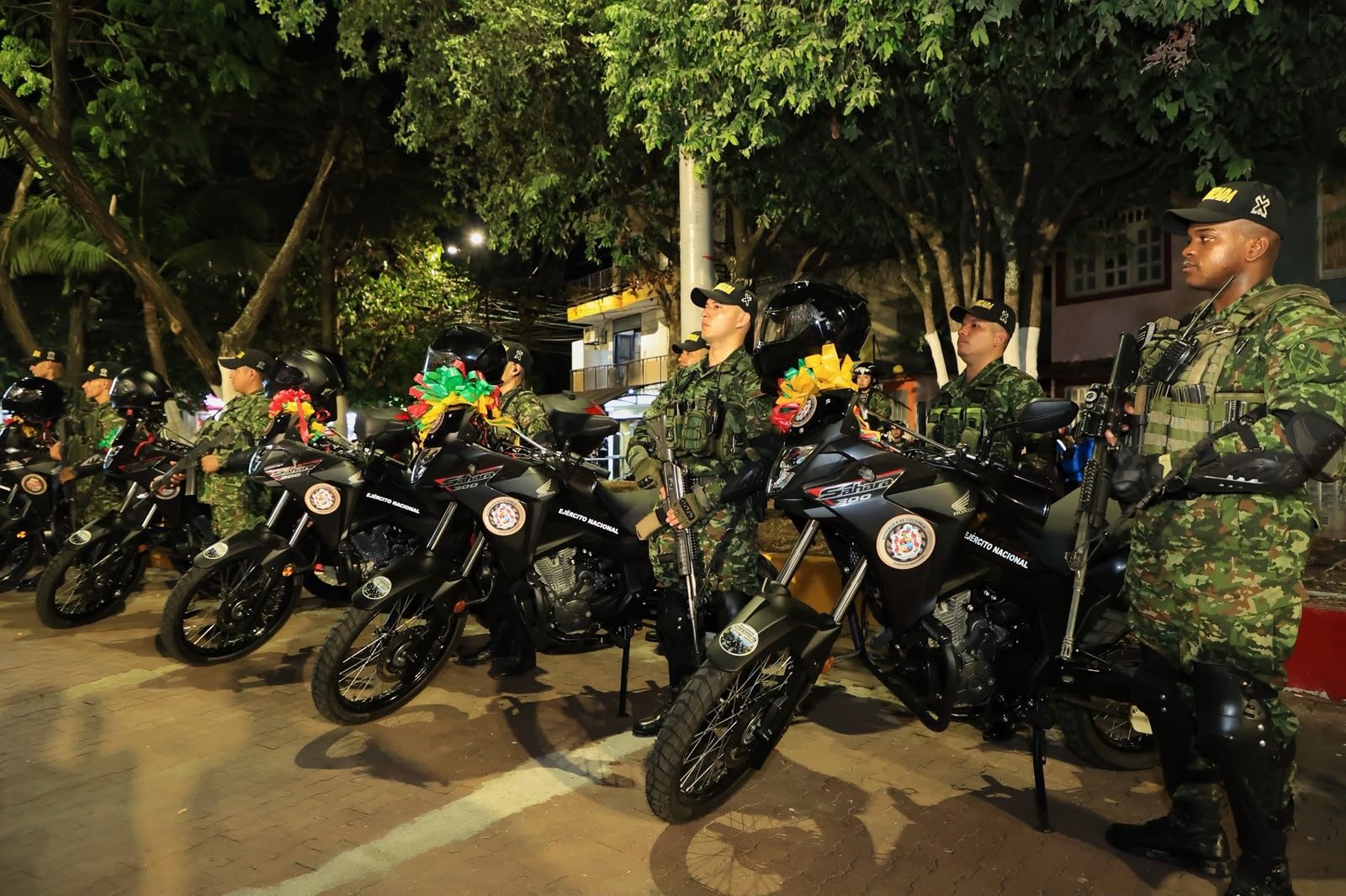 Alcalde Casagua fortalece la seguridad en Neiva con seis motocicletas para el Ejército Nacional